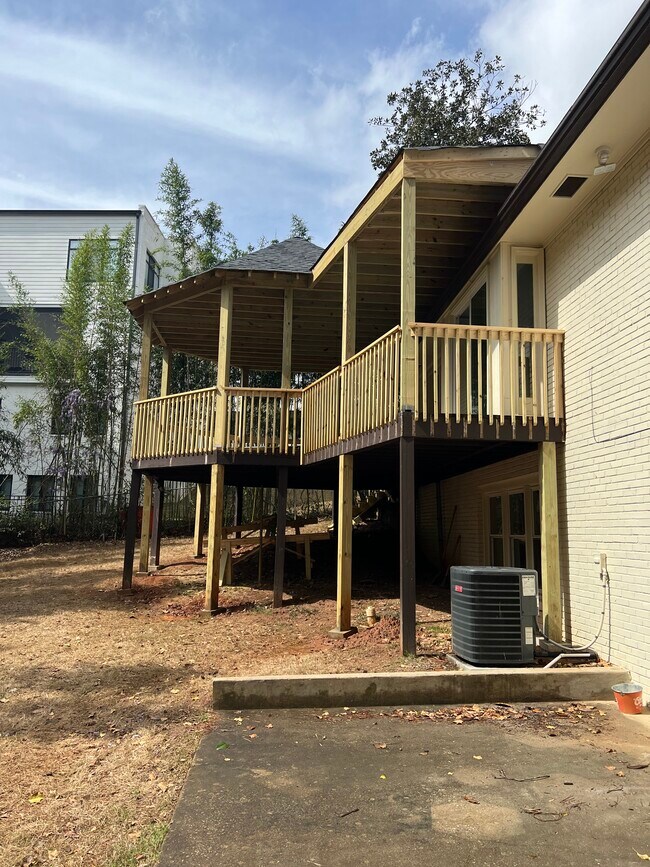 Building Photo - 1371 Stephens Dr NE