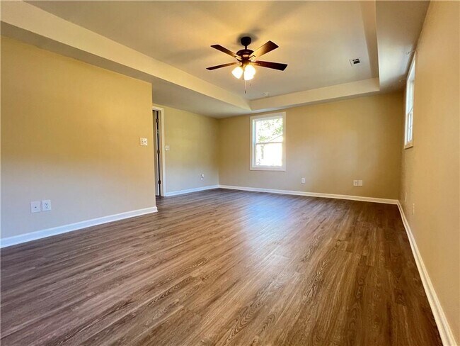 Building Photo - 550 Oglesby Bridge Rd SE