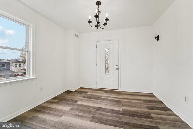 Building Photo - 800 Stoll St