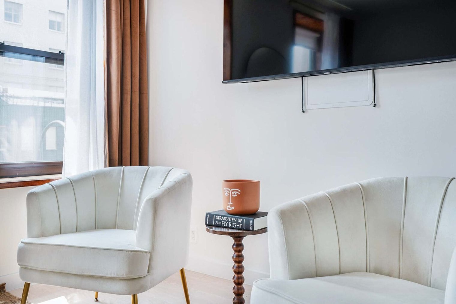 Building Photo - 319 E 14th St