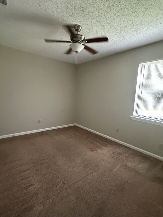 Building Photo - 804 Park Ave N