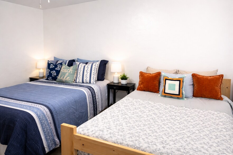 Building Photo - 2811 Dracena St