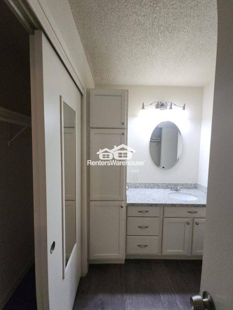 Building Photo - 3835 Brookwind Dr