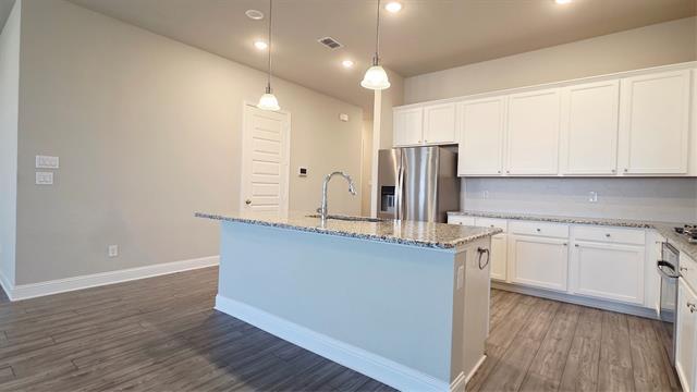 Building Photo - 1922 Renwick Dr