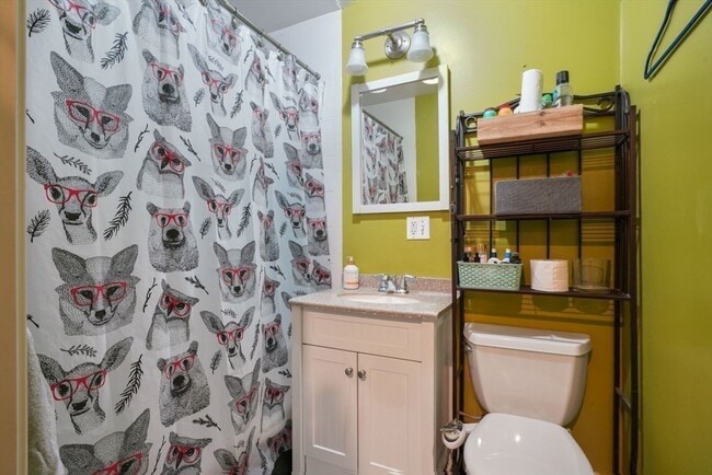 Building Photo - 32 Parker St