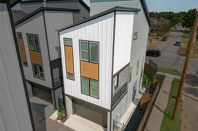 Building Photo - 2309 Eagle St