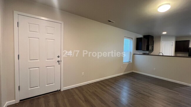 Building Photo - 1016 S View Dr