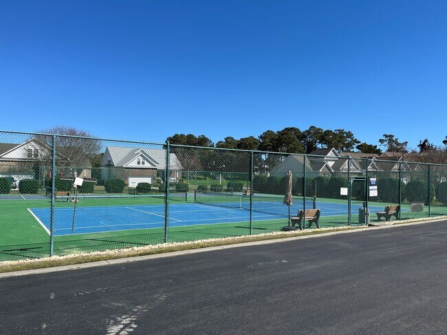 Building Photo - OFF-SEASON FURNISHED MONTHLY RENTAL AVAILABLE JAN '26