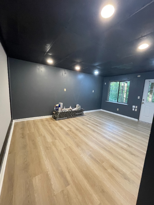 Building Photo - 352 Hollywood Cir