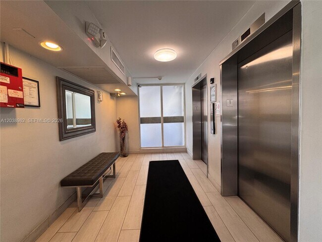 Building Photo - 3401 N Country Club Dr