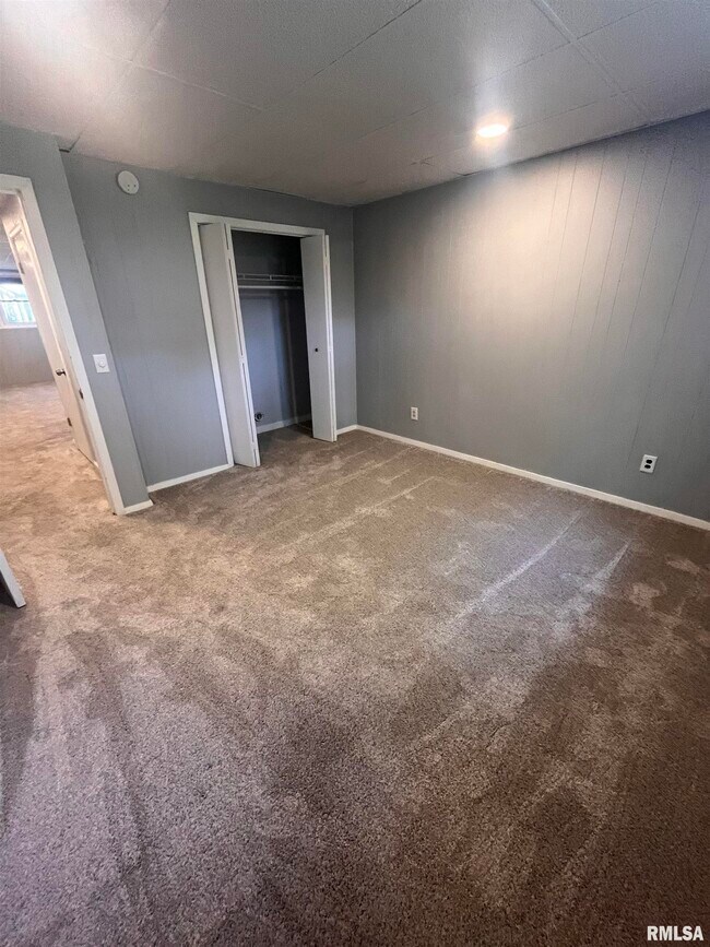 Building Photo - 3840 Wakonda Dr