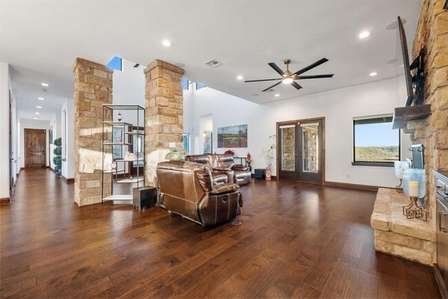 Building Photo - 13017 Luna Montana Way S