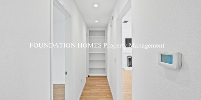 Building Photo - 151 Kenwood Ct