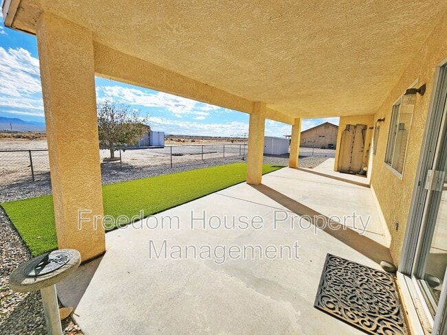 Building Photo - 3741 Malibou Ave