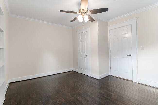 Building Photo - 814 E 23rd St