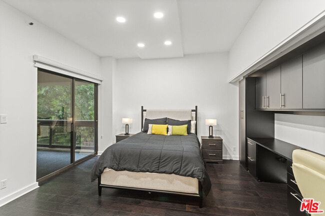 Building Photo - 10445 Wilshire Blvd