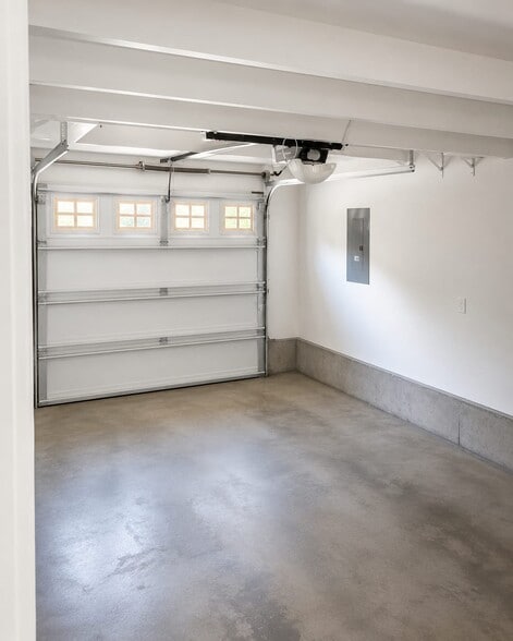 Building Photo - 15265 NW Nightshade Dr