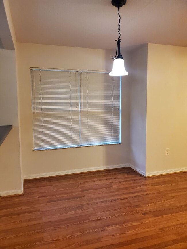 Building Photo - Charming 2-bedroom, 2-bath condo in Hailey Gardens