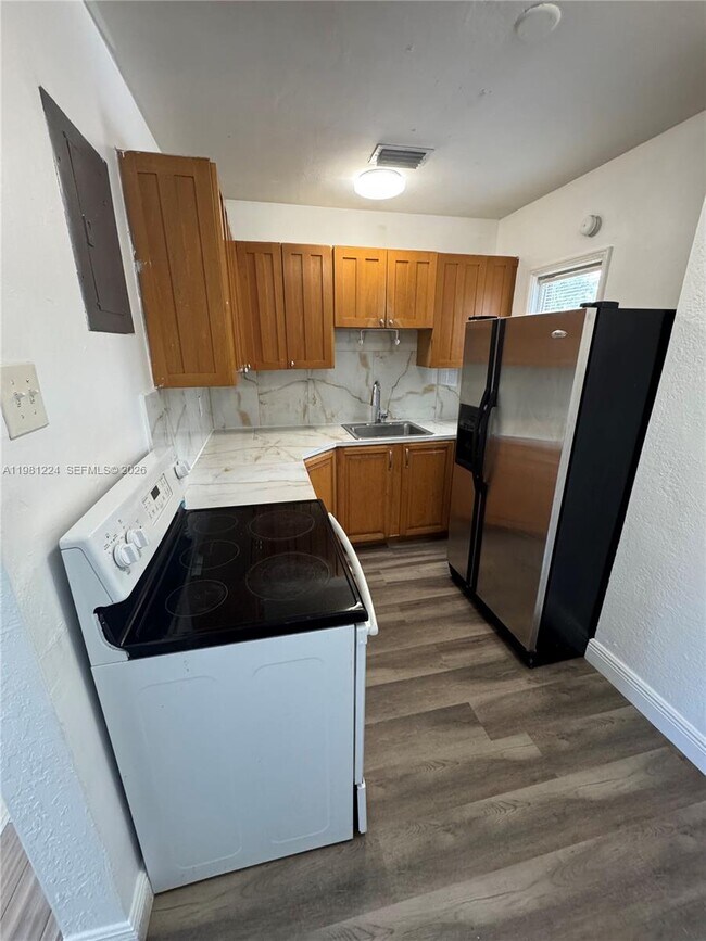 Building Photo - 1025 NW 7th Ave