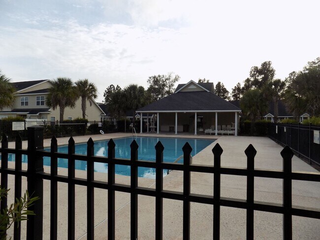 Building Photo - 3 Bedroom/ 2.5 Bathroom Berwick area in Savannah, GA