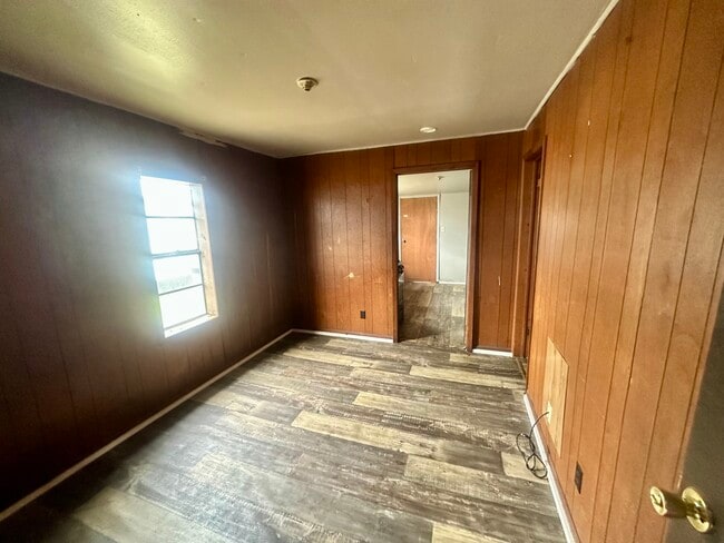 Building Photo - 718 18th St N