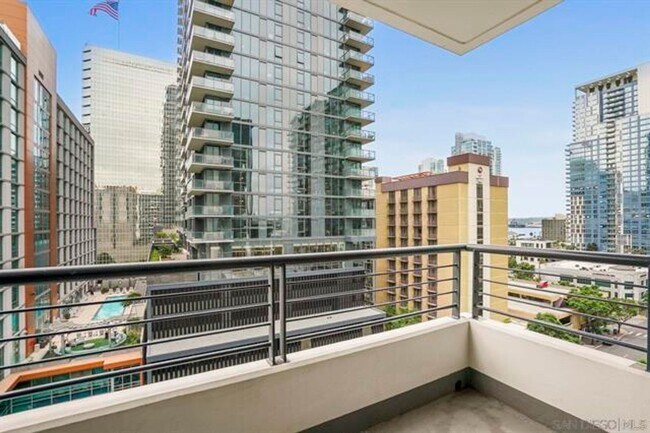 Building Photo - Urban Living in the Heart of Little Italy – 2 Bed / 1 Bath Condo at Acqua Vista