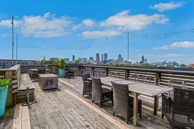 Building Photo - Charming 1BR Condo in Atlanta