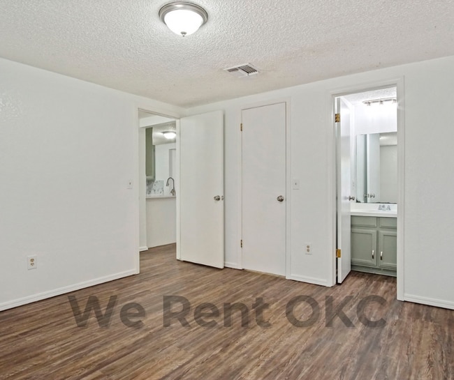 Building Photo - 7500 NW 113th Pl