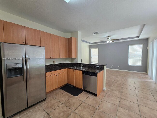 Building Photo - 1750 NE 37th Pl