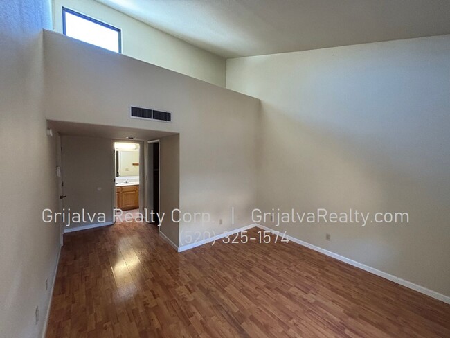 Building Photo - 2 Bedroom, 2 Bath Sabino Canyon Townhouse ...