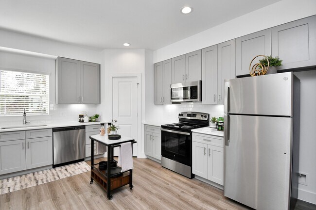 Building Photo - 2003 Laverne Willow Ln