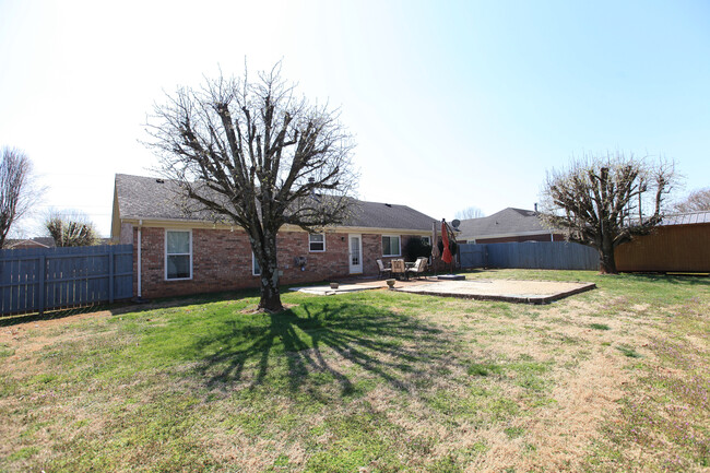 Building Photo - 3  bed, 2 bath home in Smyrna