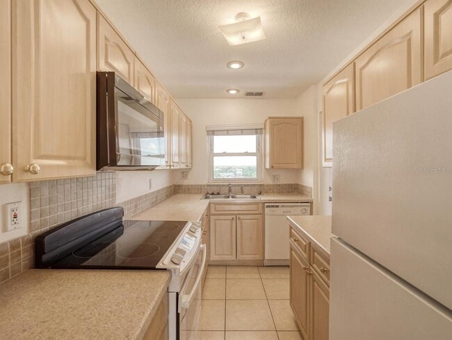 Building Photo - 4939 Floramar Terrace