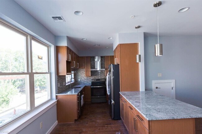 Building Photo - 2 br, 2 bath 4plex - 1926 BROWN ST Unit 3