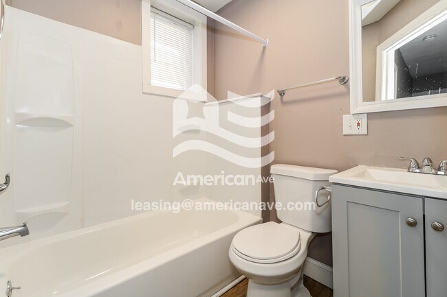 Building Photo - 4935 N Franklin St