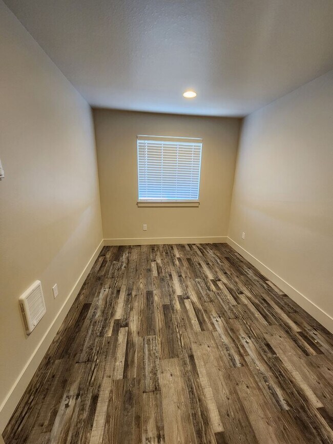 Building Photo - 2 Bedroom 2.5 Bath in Winlock