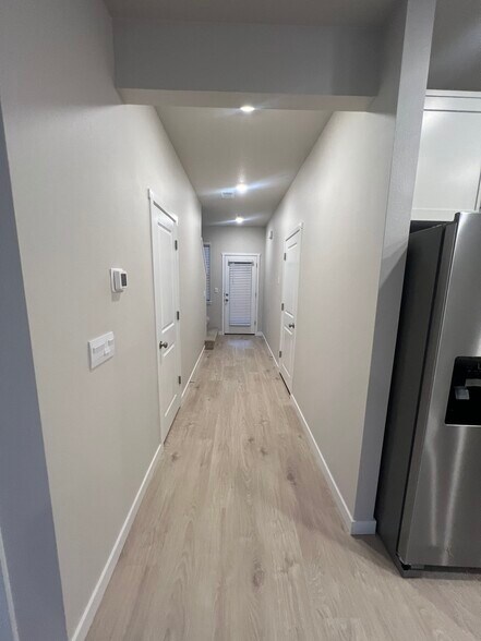 Building Photo - 6532 SE Nasha St