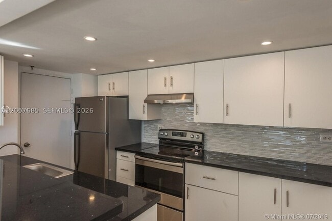 Building Photo - 7545 E Treasure Dr