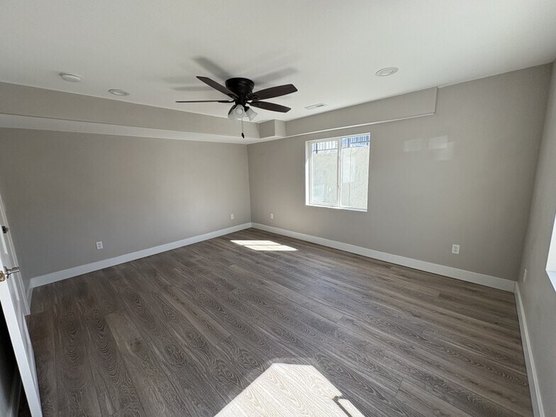 Building Photo - 975 E 2850 N