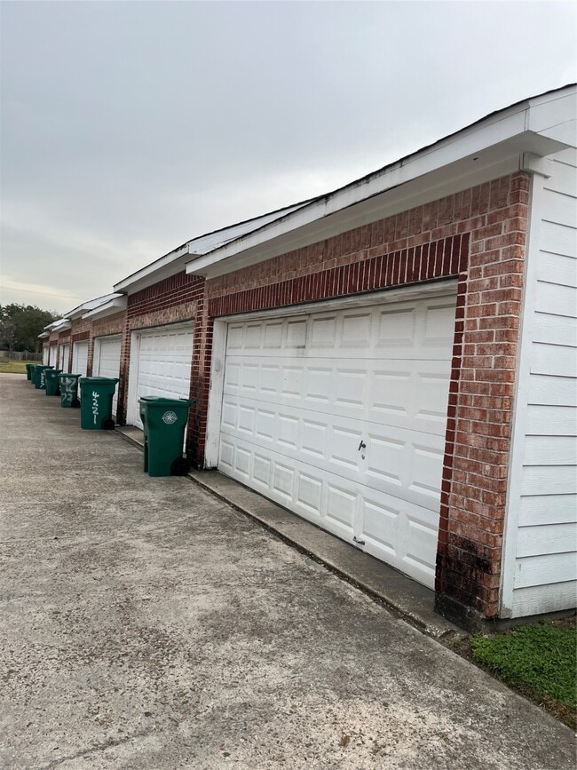 Building Photo - 4219 Benard Ct