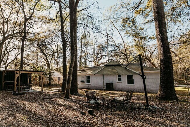 Building Photo - 3-Bedroom with 2 Full Baths Home in Charleston – Spacious 1,752 Sq