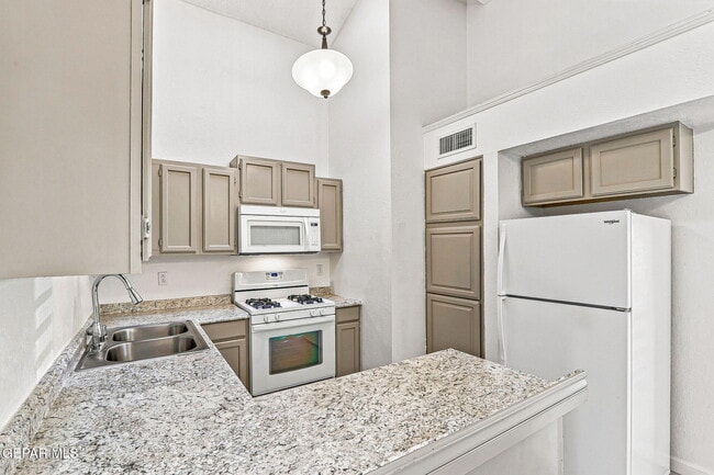Building Photo - 204 Cutlass Dr