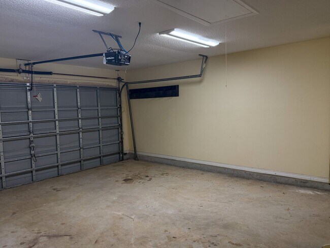 Building Photo - 5442 E Brook Dr