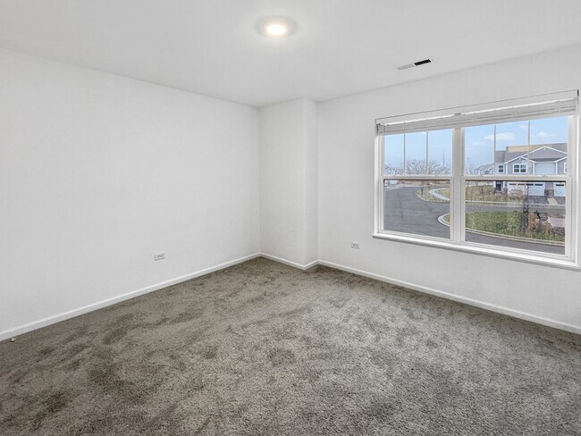 Building Photo - 1135 White Oak Cir