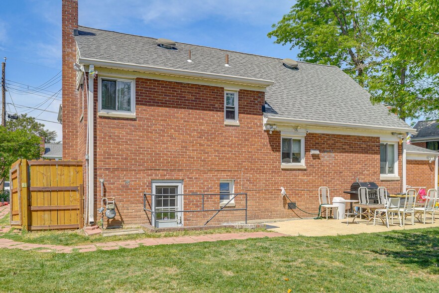 Building Photo - 5929 Camberly Ave