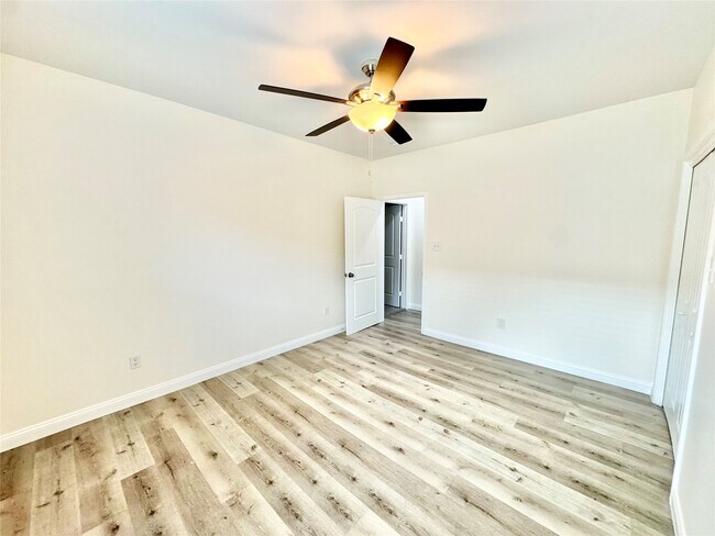 Building Photo - 5127 Avenue L