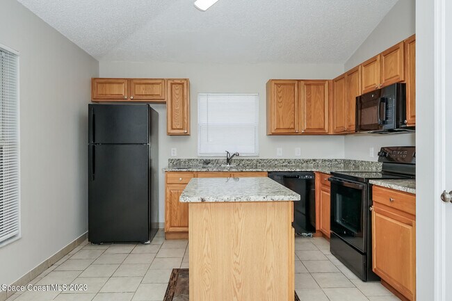 Building Photo - 4790 Decatur Cir