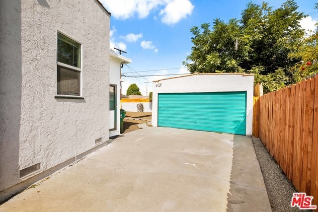 Building Photo - 1851 W 81st St