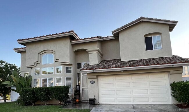 Building Photo - Beautiful 5 Bedroom/3 Bath 2 Story Home in Versailles Gated Community