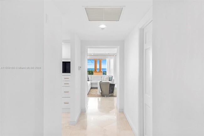 Building Photo - 7642 Fisher Island Dr